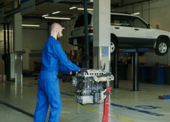 vehicle-needs-engine-repair-service 